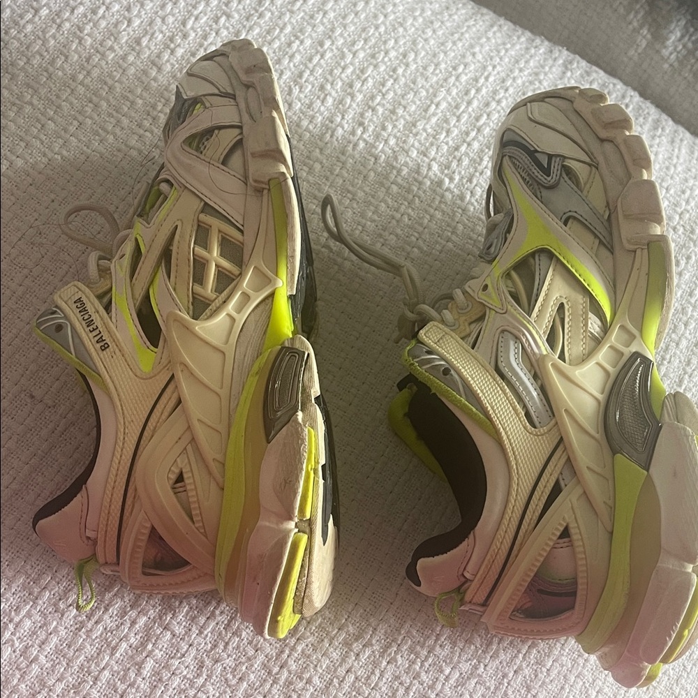 Balenciaga women’s White Sneakers with Neon Yellow Accents - Picture 8 of 13